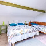 2 Bedroom Beautiful In Σπίτι διακοπών *