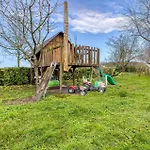 2 Bedroom Beautiful Home In Scorbe-Clairvaux Holiday home *