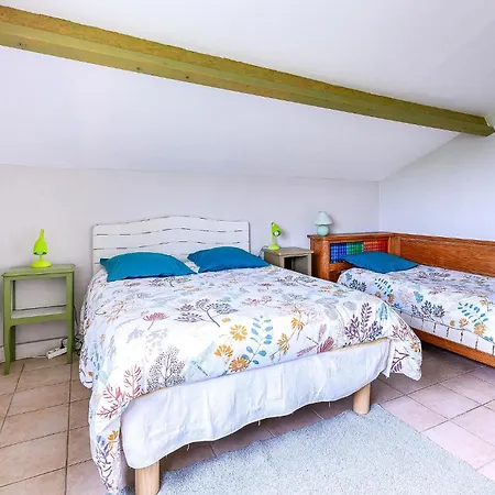 2 Bedroom Pet Friendly Home In Scorbe-Clairvaux 別荘 *