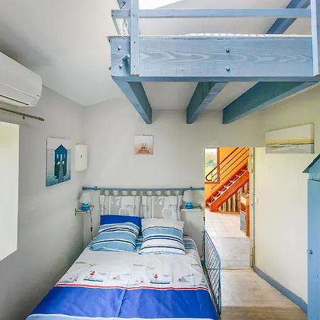 2 Bedroom Pet Friendly In Holiday home Scorbe-Clairvaux